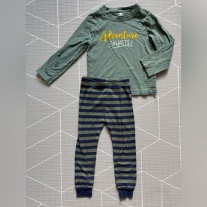 Old Navy|baby boy/toddler or gender neutral Adventure Awaits Kids Pajama Set•3T